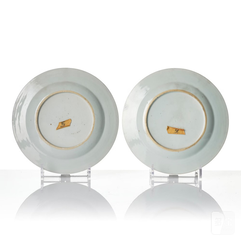 Two famille rose serving dishes and six dinner plates, - 图8